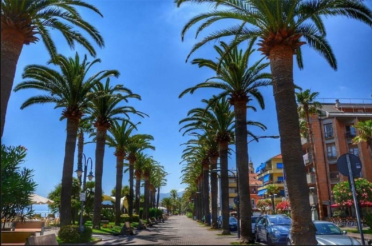 Hotel La Milanese Pietra Ligure Zewnętrze zdjęcie