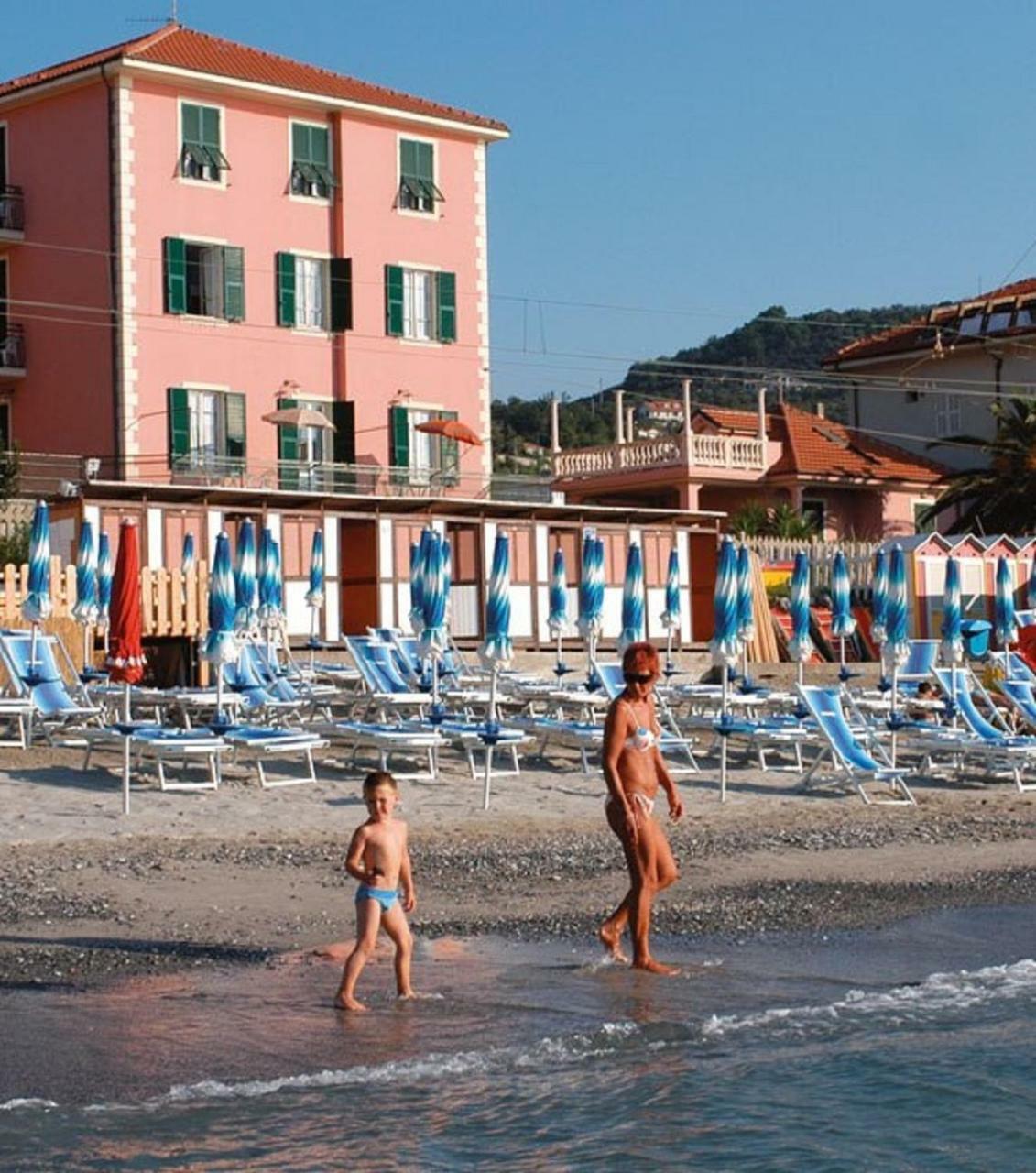 Hotel La Milanese Pietra Ligure Zewnętrze zdjęcie