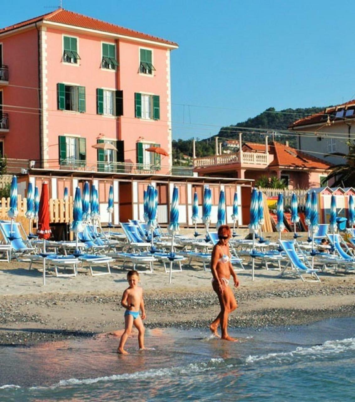 Hotel La Milanese Pietra Ligure Zewnętrze zdjęcie