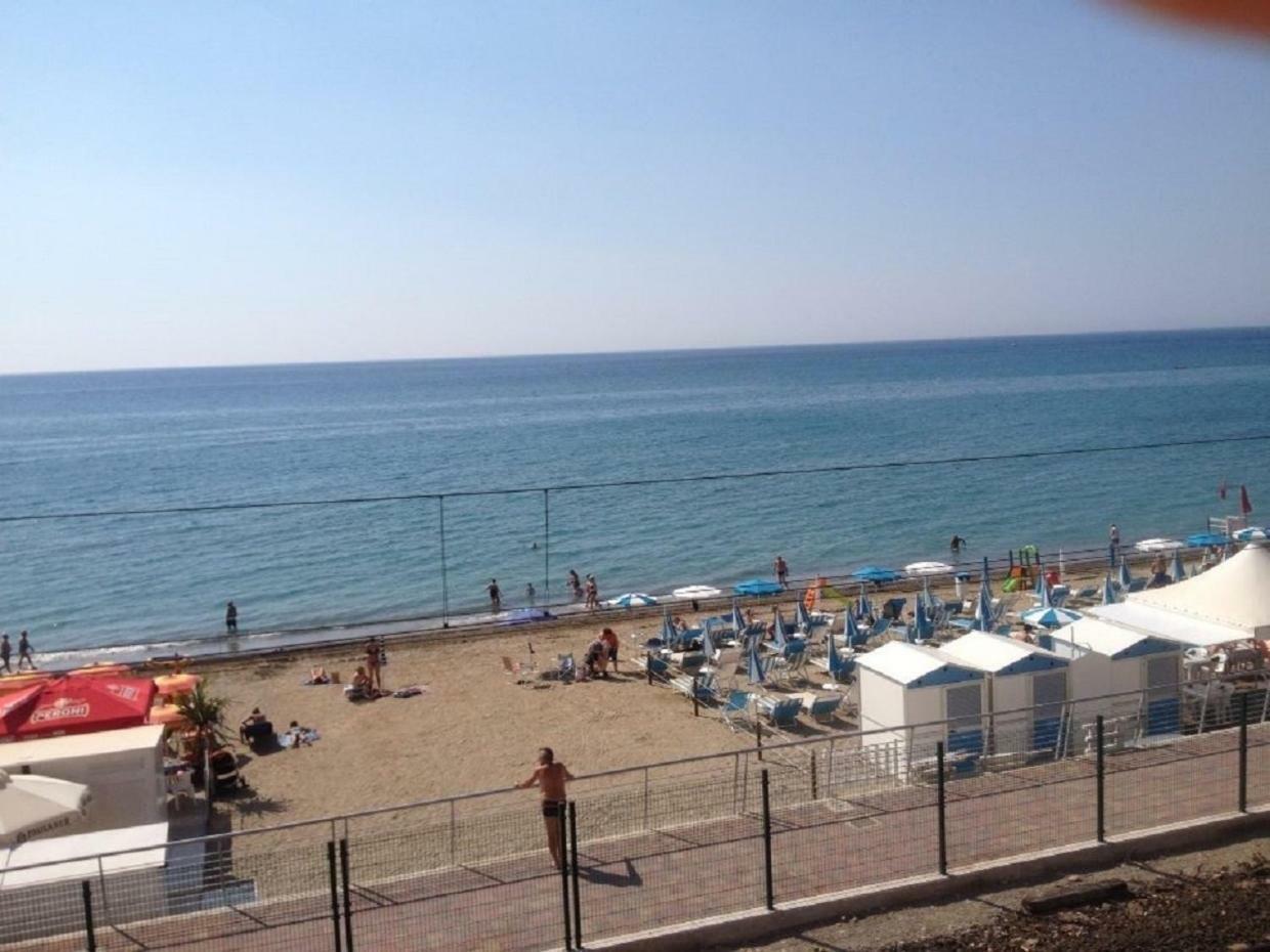 Hotel La Milanese Pietra Ligure Zewnętrze zdjęcie