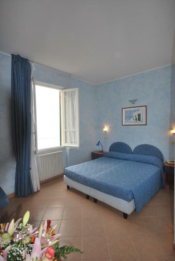 Hotel La Milanese Pietra Ligure Zewnętrze zdjęcie